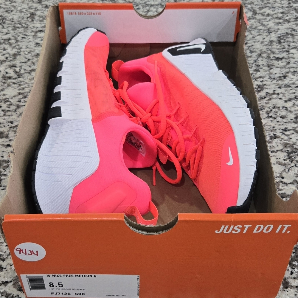 NIKE FREE METCON 6 HOT PUNCH Size 8.5 W